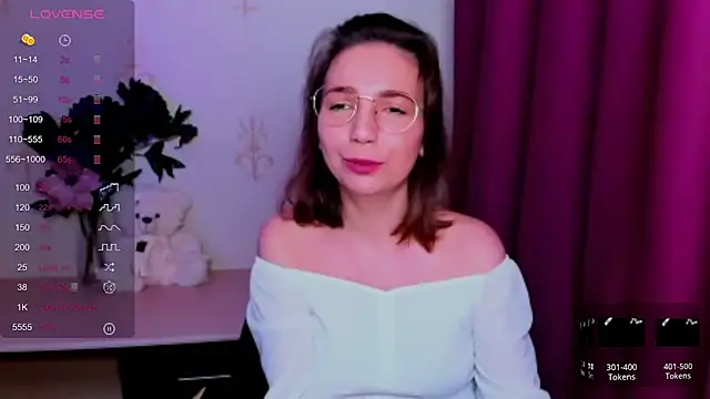 KindHazelHere  online show from May 19, 5:47 am