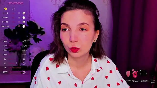 KindHazelHere  online show from February 24, 11:27 pm