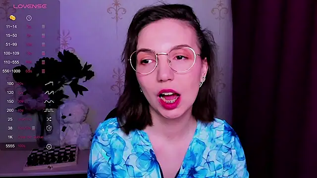 KindHazelHere  online show from March 22, 11:50 pm