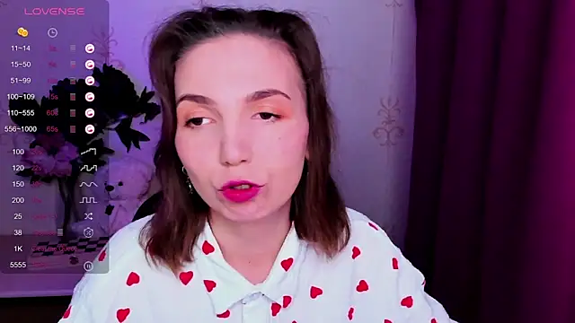 KindHazelHere  online show from April 10, 6:15 pm