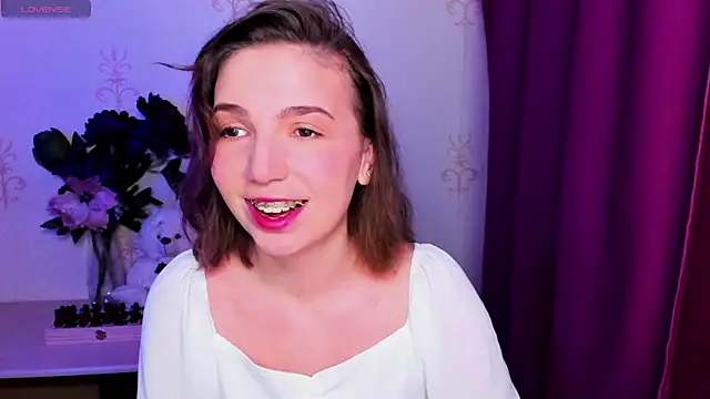 KindHazelHere  online show from February 10, 6:18 pm