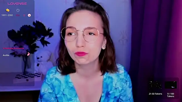 KindHazelHere  online show from April 18, 6:10 pm