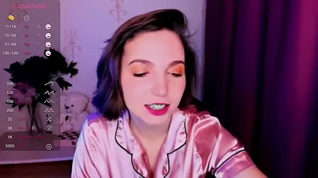 KindHazelHere  online show from November 11, 8:20 am