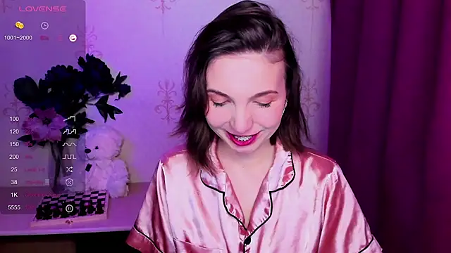 KindHazelHere  online show from March 19, 10:43 pm