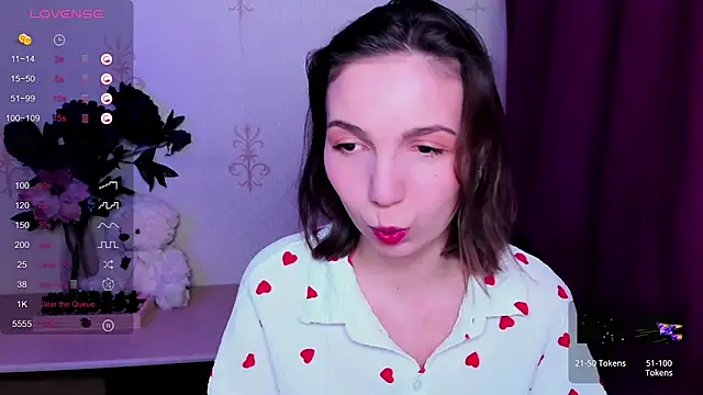 KindHazelHere  online show from March 7, 10:26 pm