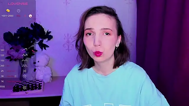 KindHazelHere  online show from March 21, 10:35 pm