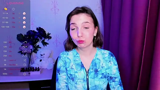 KindHazelHere  online show from February 5, 9:10 pm