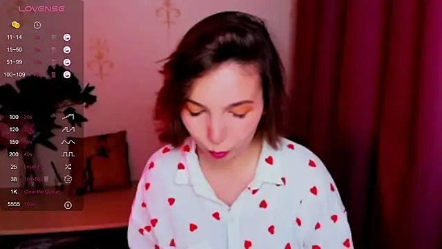 KindHazelHere  online show from October 26, 8:26 am