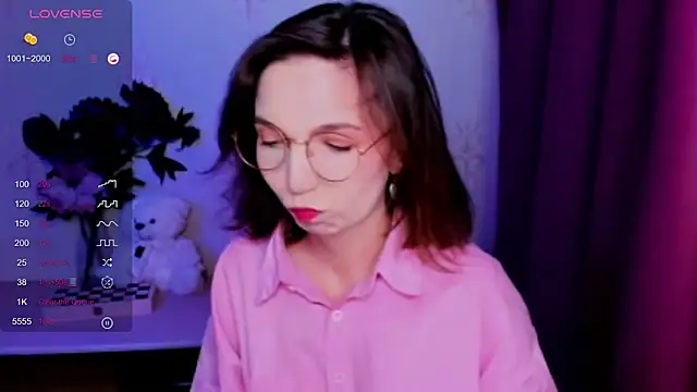 KindHazelHere  online show from April 15, 8:09 pm