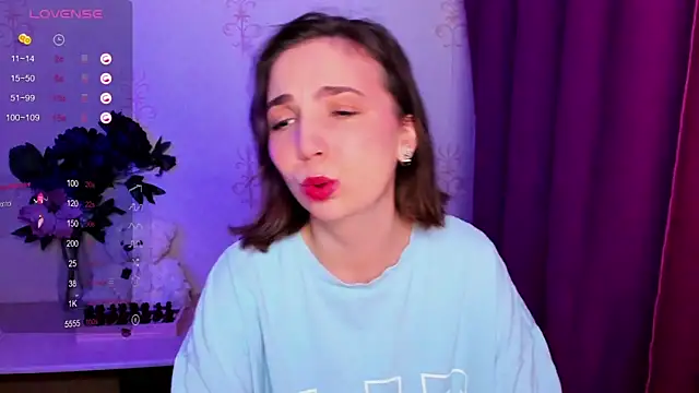 KindHazelHere  online show from January 31, 8:18 pm