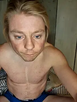 Snapshot of Tobias112cc chatting on November 6, 8:13 pm Tobias112cc online show from November 6, 8:13 pm