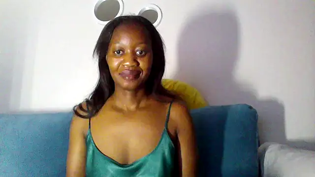 Snapshot of Hardnipples8 chatting on October 17, 1:42 am Hardnipples8 online show from October 17, 1:42 am