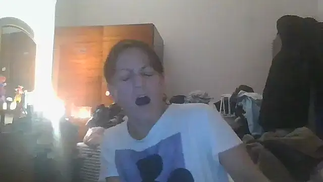 Snapshot of ShawnaAdams chatting on October 31, 7:54 pm ShawnaAdams online show from October 31, 7:54 pm