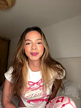 Snapshot of Bella_cutte_ chatting on November 20, 12:33 am Bella cutte online show from November 20, 12:33 am