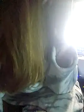 Snapshot of Crazylilredhead69 chatting on February 15, 12:11 pm Crazylilredhead69 online show from February 15, 12:11 pm