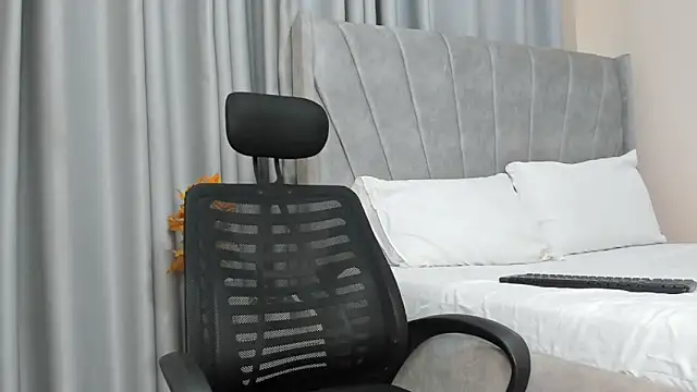 Snapshot of thee_sexy_goddess chatting on November 27, 4:02 am thee sexy goddess online show from November 27, 4:02 am