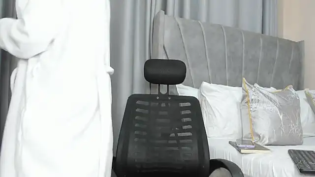 Snapshot of thee_sexy_goddess chatting on September 12, 2:44 am thee sexy goddess online show from September 12, 2:44 am