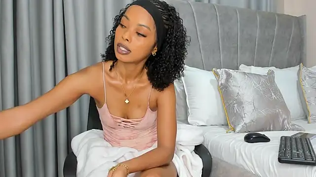 Snapshot of thee_sexy_goddess chatting on September 16, 3:07 am thee sexy goddess online show from September 16, 3:07 am