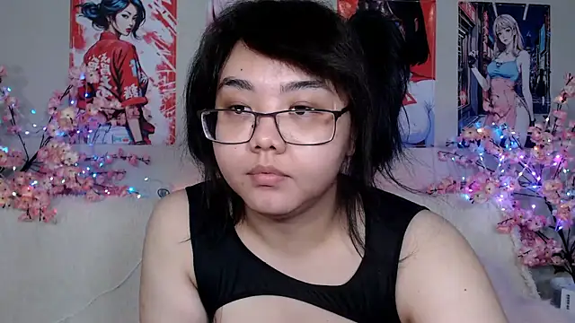 Snapshot of Moertomlly chatting on June 14, 4:14 am Moertomlly online show from June 14, 4:14 am