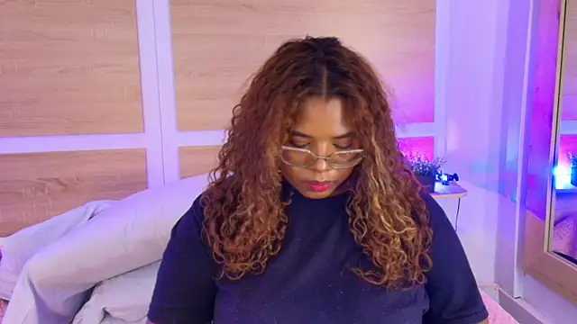 Snapshot of _nickypurple_ chatting on June 29, 6:40 pm nickypurple online show from June 29, 6:40 pm