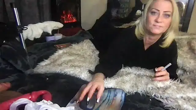 TiffaneyLove online show from November 30, 11:49 pm