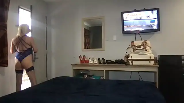 TiffaneyLove online show from March 11, 6:35 pm