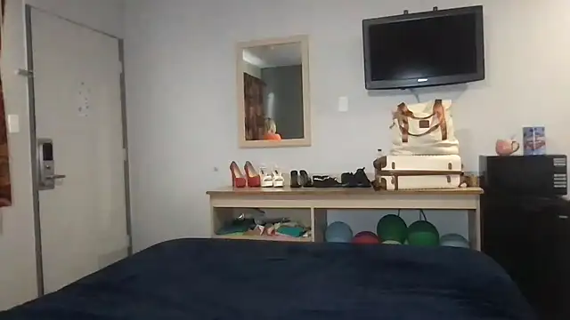 TiffaneyLove online show from March 16, 10:01 pm