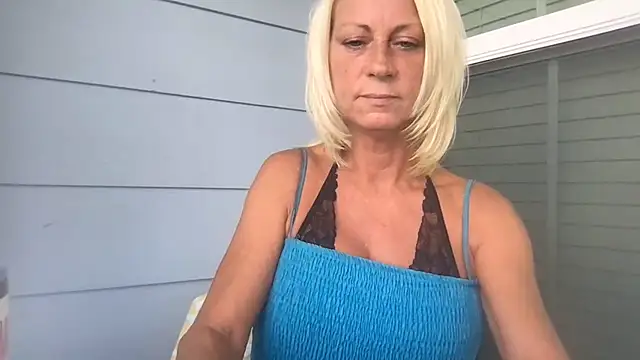 Snapshot of TiffaneyLove chatting on July 12, 4:08 pm TiffaneyLove online show from July 12, 4:08 pm