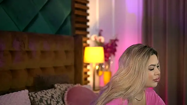 SophieBoobsX online show from November 21, 6:01 am