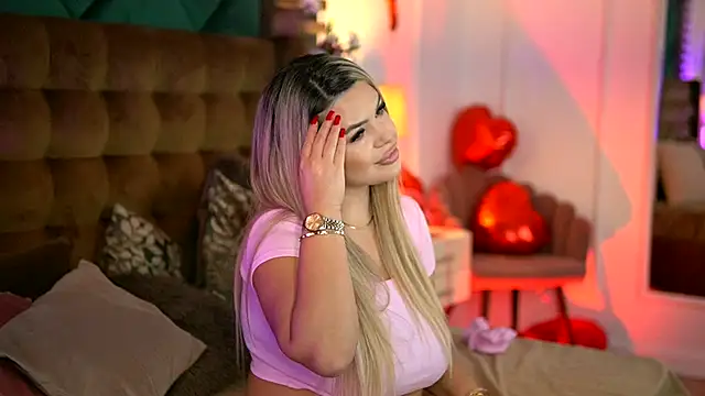 Snapshot of SophieBoobsX chatting on September 18, 5:10 am SophieBoobsX online show from September 18, 5:10 am