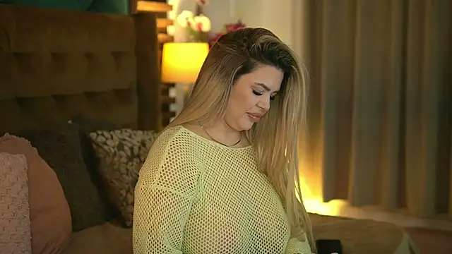 SophieBoobsX online show from December 2, 6:15 am