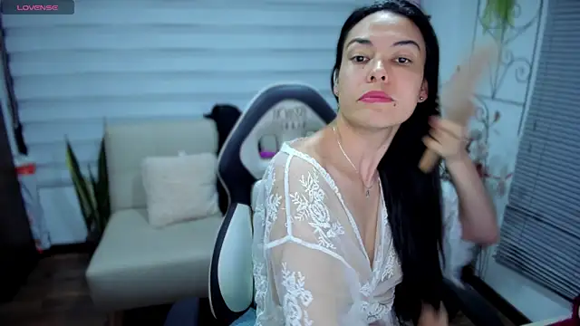 Snapshot of Lunlunera chatting on December 15, 4:29 am Lunlunera online show from December 15, 4:29 am