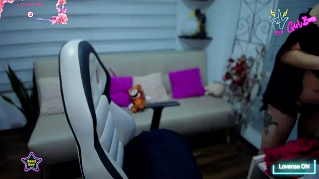 Snapshot of Lunlunera chatting on February 10, 2:21 am Lunlunera online show from February 10, 2:21 am