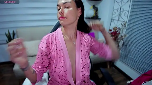 Snapshot of Lunlunera chatting on February 7, 1:35 am Lunlunera online show from February 7, 1:35 am