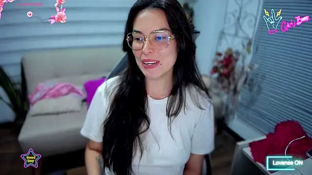 Snapshot of Lunlunera chatting on February 15, 7:51 am Lunlunera online show from February 15, 7:51 am