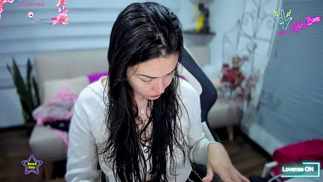 Snapshot of Lunlunera chatting on February 3, 2:53 am Lunlunera online show from February 3, 2:53 am