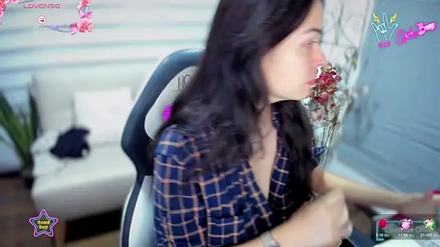 Snapshot of Lunlunera chatting on February 17, 2:20 am Lunlunera online show from February 17, 2:20 am