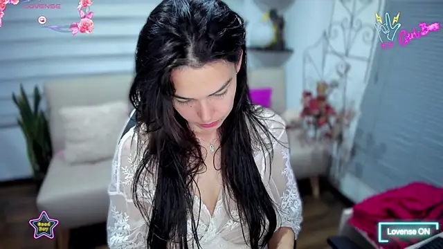 Snapshot of Lunlunera chatting on February 4, 1:55 am Lunlunera online show from February 4, 1:55 am