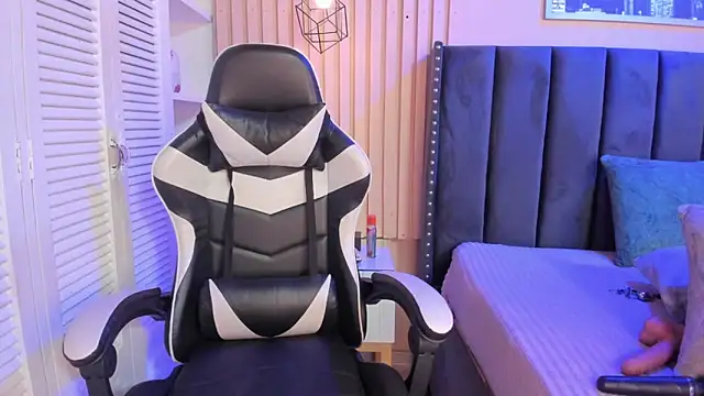 ashlye miller  online show from March 4, 4:42 am