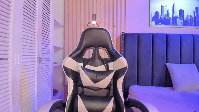 ashlye miller  online show from April 7, 4:03 am