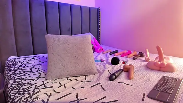 ashlye miller  online show from March 23, 7:20 am