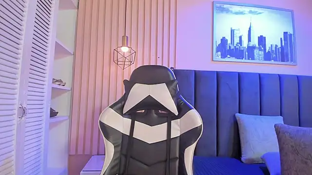 ashlye miller  online show from November 21, 4:00 am