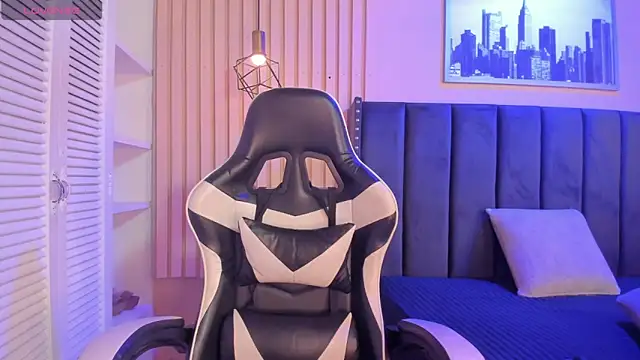 ashlye miller  online show from April 18, 4:37 am