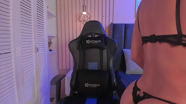 ashlye miller  online show from September 18, 4:26 am