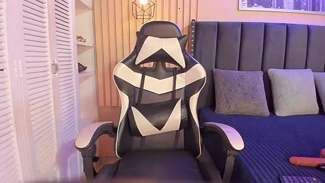 ashlye miller  online show from November 25, 4:13 am