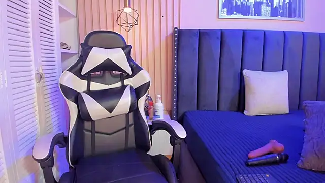 ashlye miller  online show from January 7, 4:28 am