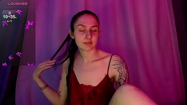 Snapshot of NiaEllis chatting on January 10, 2:46 am NiaEllis online show from January 10, 2:46 am