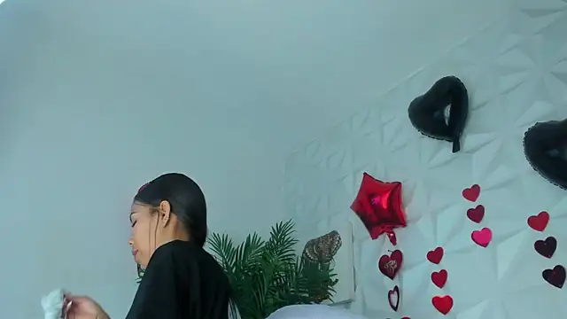 Snapshot of Hellen_Sky chatting on April 30, 7:10 pm Hellen Sky online show from April 30, 7:10 pm