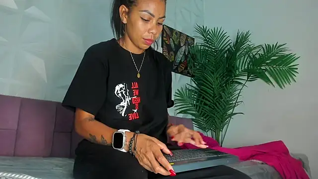 Snapshot of Hellen_Sky chatting on June 2, 7:03 pm Hellen Sky online show from June 2, 7:03 pm