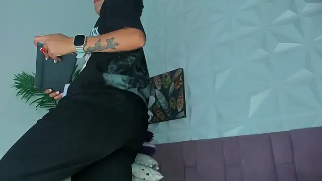 Hellen Sky online show from February 13, 7:14 pm